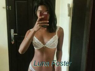 Luna_Foster