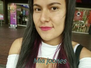 Mia_joones