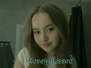 Roselynkissed